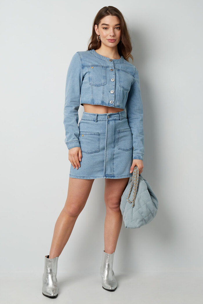 Cropped denim jacket with buttons - blue  Picture4